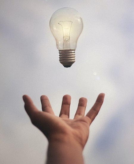 Photo of lightbulb by Júnior Ferreira on Unsplash