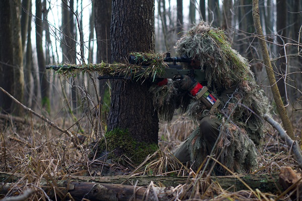 Photo of sniper in ghillie suit by Kony Xyzx on Unsplash